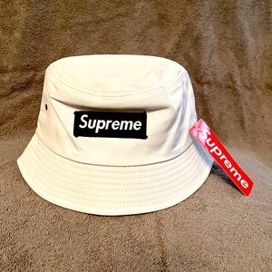 White supreme bucket hat
